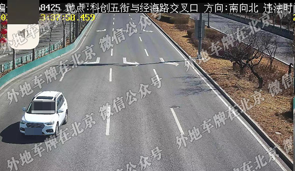 科创五街与经海路交口 南向北.jpg