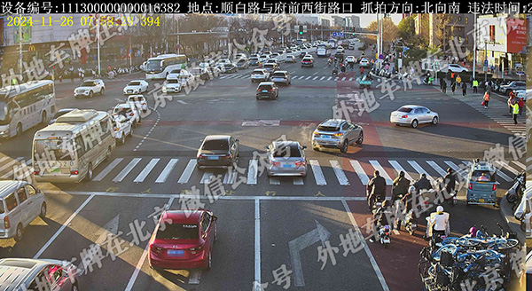 x顺白路与府前西街路口 北向南.jpg